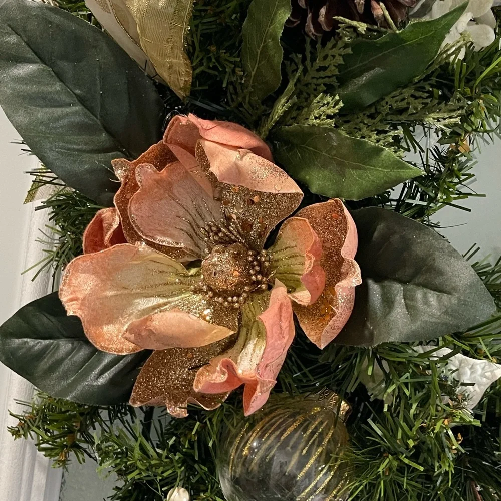 ***NWT Elegant Coral Pink & Gold Magnolia Flower Winter/ Holiday Wreath